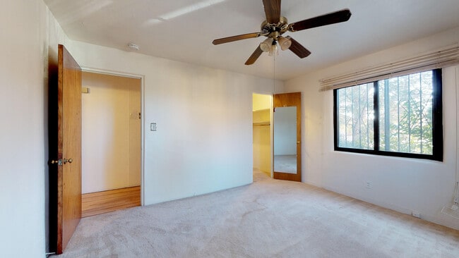 Building Photo - UPTOWN 3/BD 2/BA 1/CP WORKSHOP