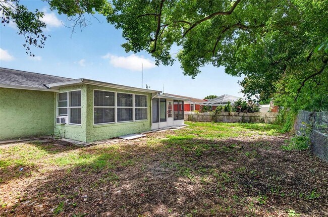 Building Photo - 8905 Tropical Palm Way