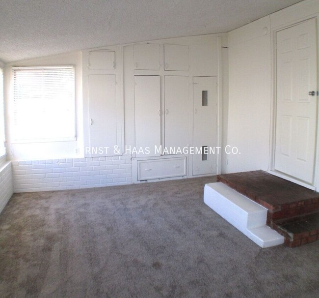 Building Photo - 2843 Dollar St