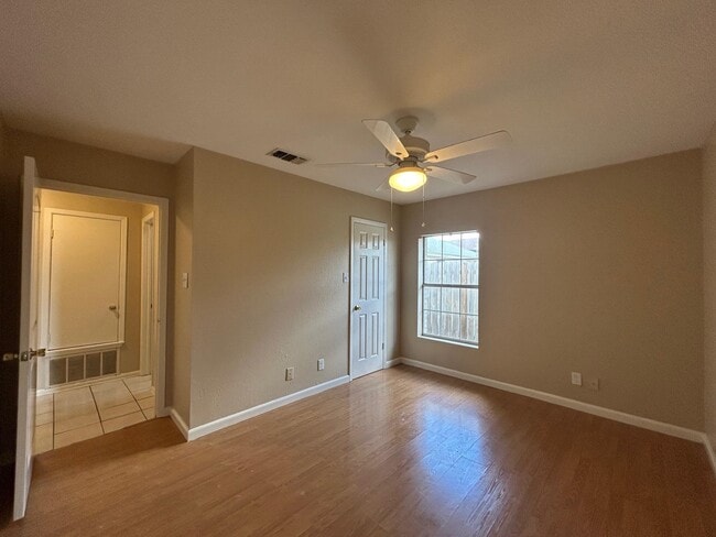 Building Photo - 8623 Oakridge Loop
