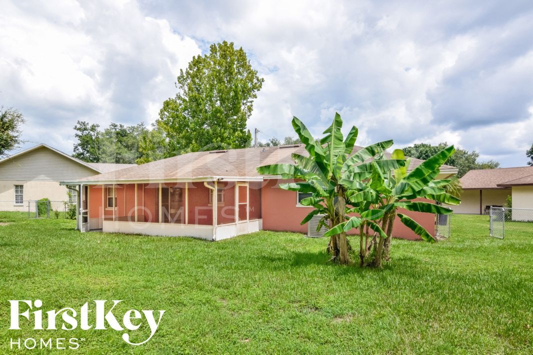 Building Photo - 7901 Sioux Ln