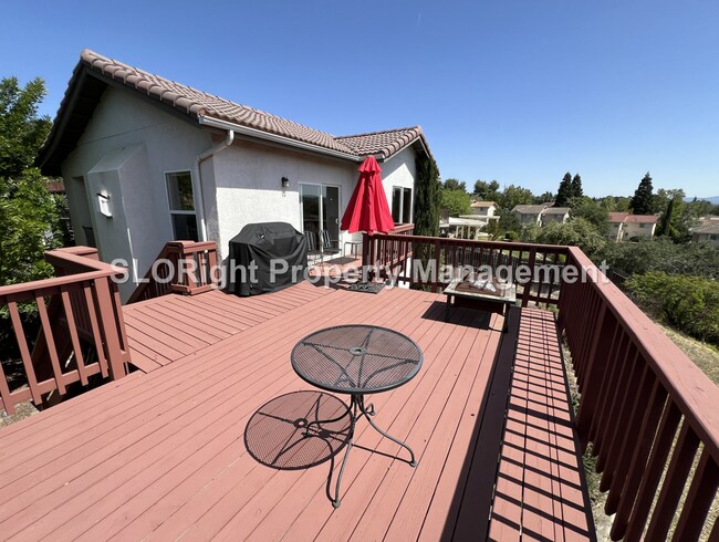 Building Photo - AVAILABLE AUGUST - Gorgeous 3 Bedroom Paso Robles Home