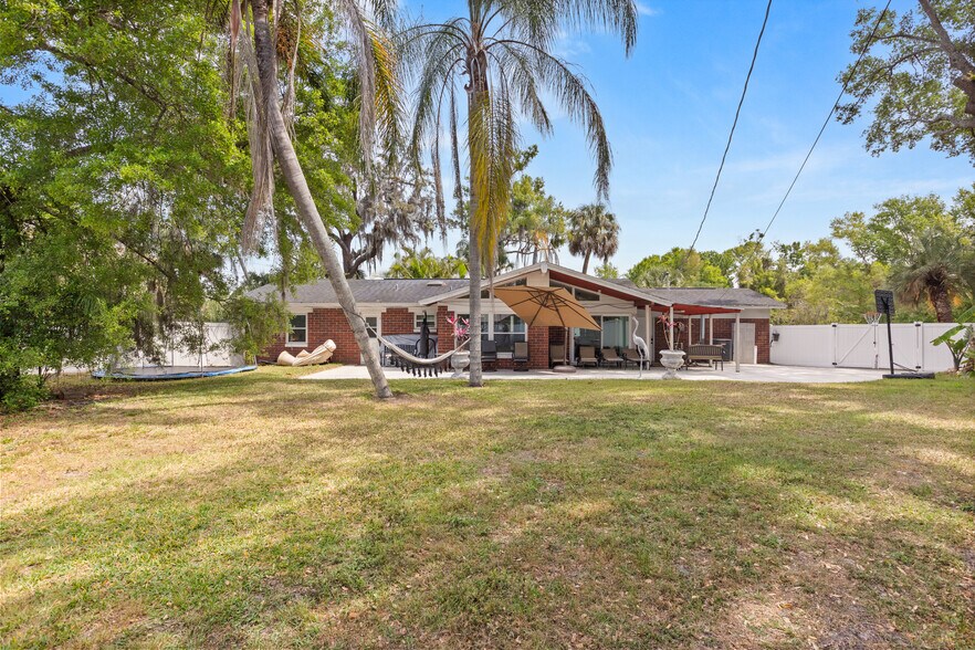 Building Photo - 4760 Lake Cecile Dr