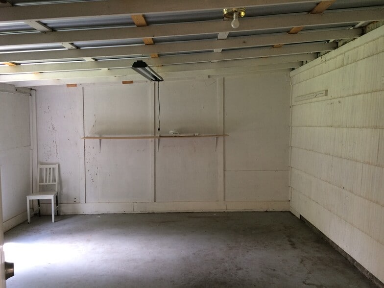 storage room - 4808 SE Salmon St