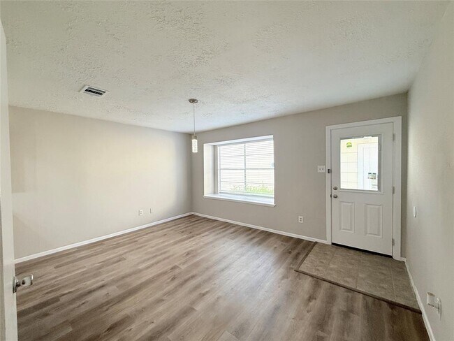 Building Photo - 6624 Westwick Dr