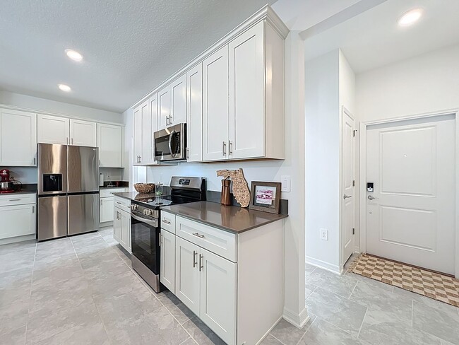 Building Photo - Like-New, Move-In Ready Gem in Kelly Park Area of Apopka