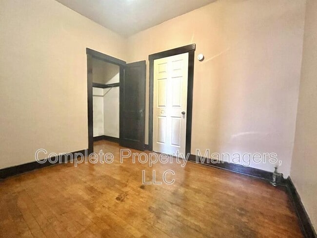 Building Photo - 325 E Washington St