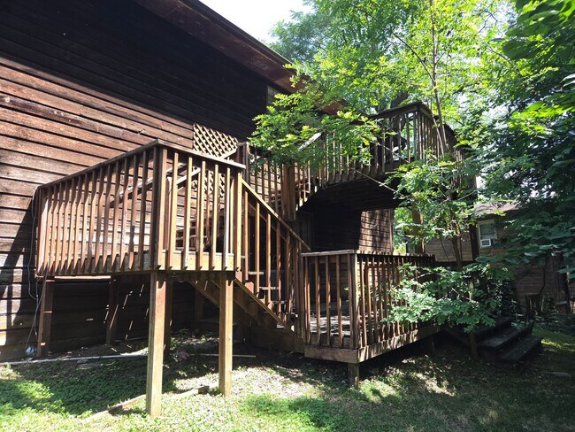 Building Photo - 3 bd, 2 ba house, Midway Heights subdivision just west of Columbia, recently painted, partially f...