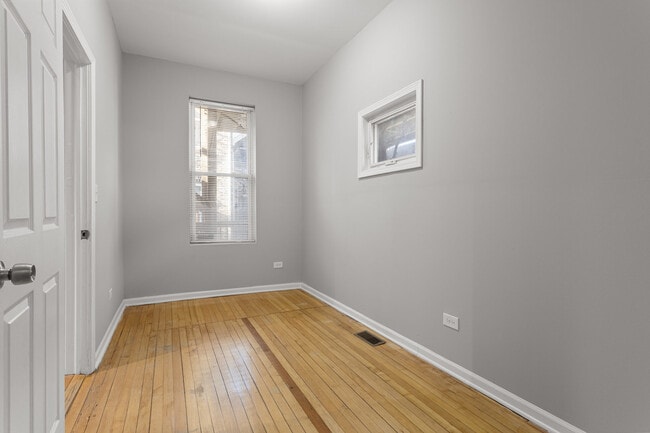 Building Photo - 1706 W 17th St