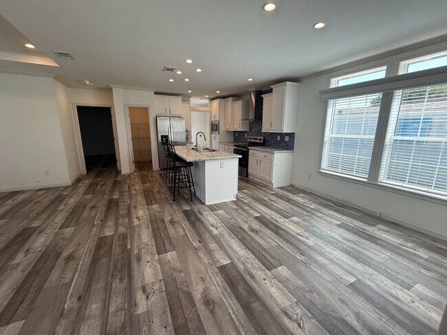 Building Photo - 112 Paradise Dr