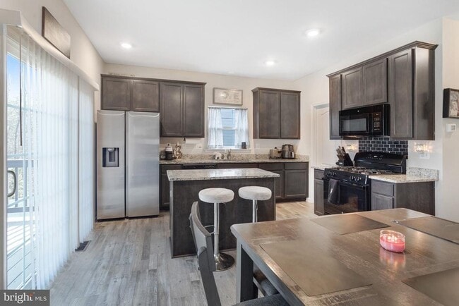 Building Photo - 9301 Cedar Forest Dr