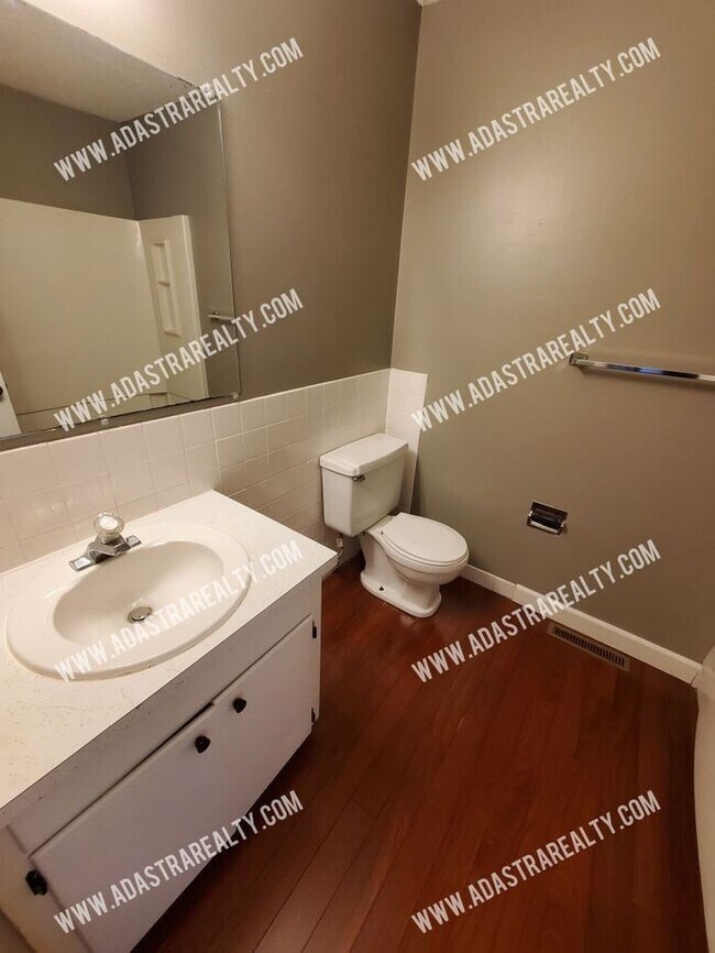 Building Photo - Affordable Olathe Townhome-Showing NOW!!
