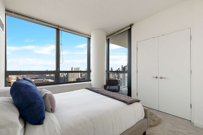 Building Photo - 365 N Halsted St