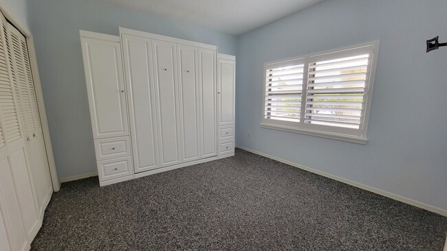 Building Photo - Desirable 2 bed/ 2 bath/1 car Condo in The...