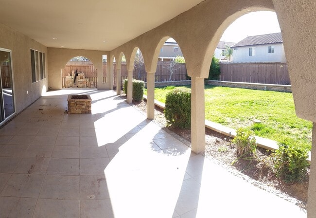 Building Photo - Beauty in the Details - 3 Bedroom / 2.5 Bathroom Home in Perris