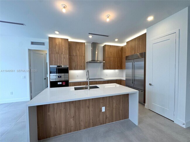 Building Photo - 19749 NE 16th Pl