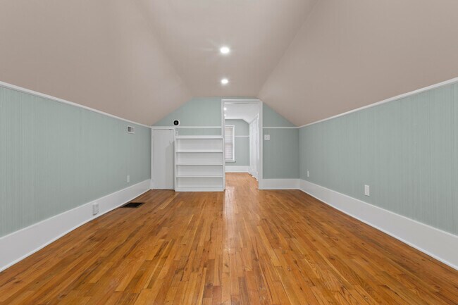 Building Photo - 622 Longview Dr