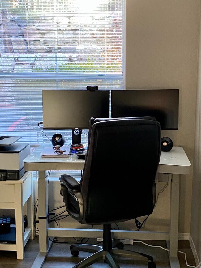 Building Photo - 3975 N Hualapai Way