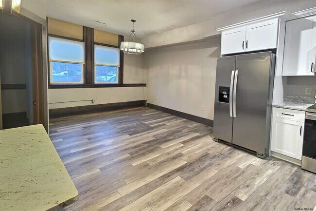 Building Photo - 34 William St