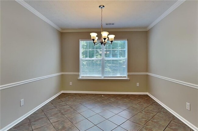 Building Photo - 405 Aristocrat Dr SW