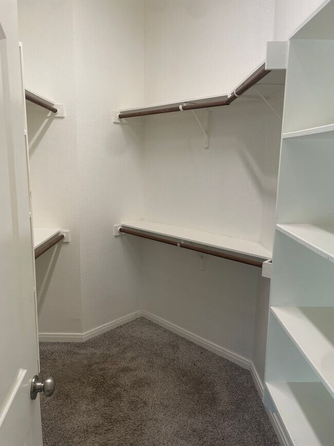 Building Photo - 7809 Montclair Dr