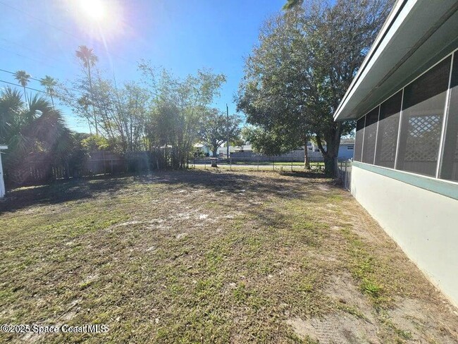 Building Photo - 601 E Fee Ave