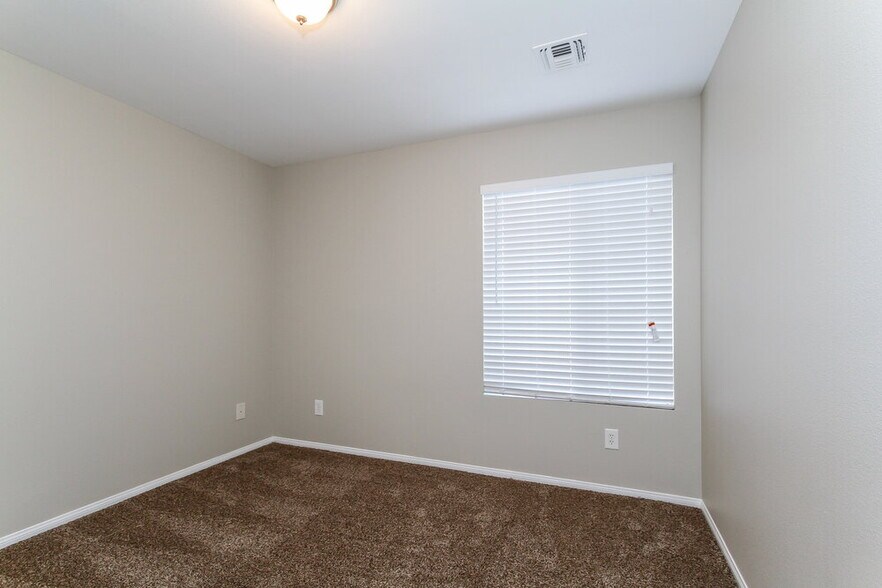 Building Photo - 102 Montclair Dr