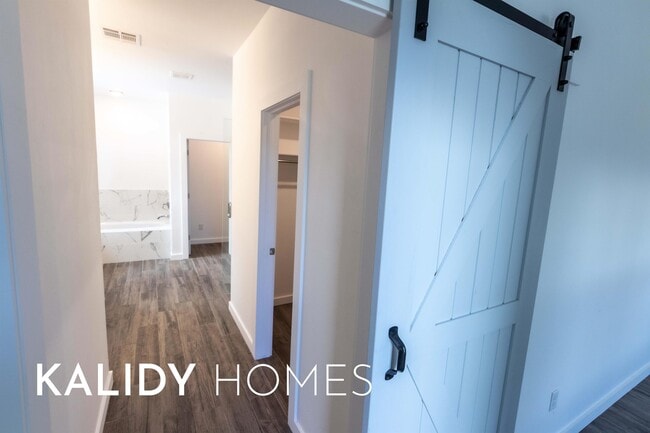 Building Photo - 1679 Kalidy Dr