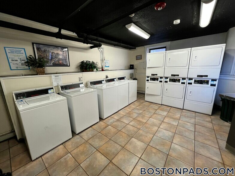Building Photo - 5 Barrows St