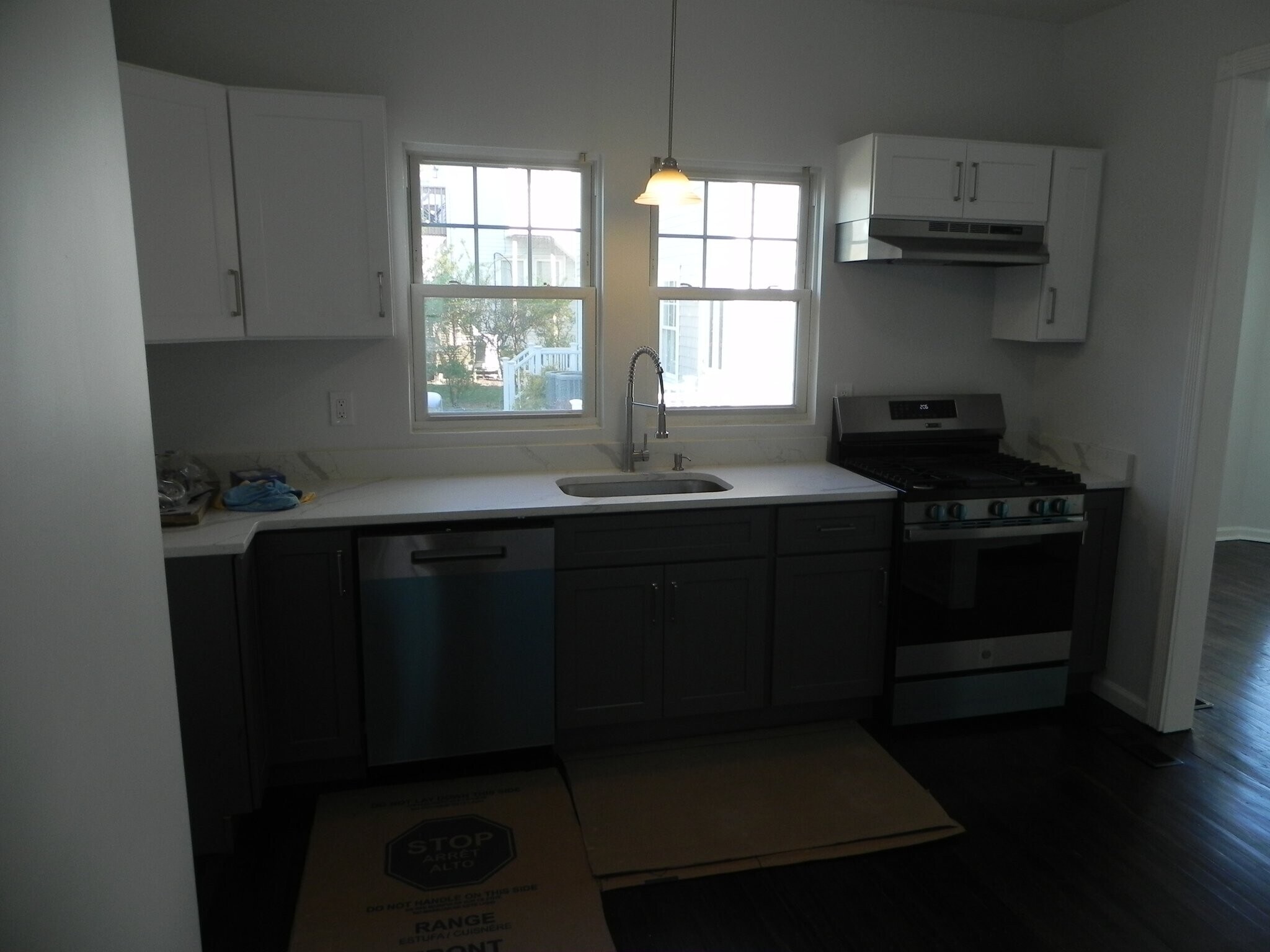 Building Photo - 10 Hawkins Ave