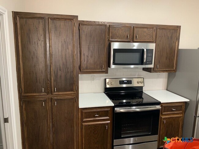 Building Photo - 202 Lowes Blvd