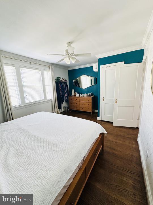 Building Photo - 1911 D St NE