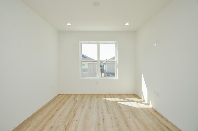 Building Photo - 15000 S Richmond Ave
