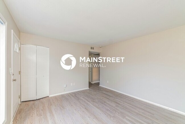 Building Photo - 3 Bedroom Pet-Friendly Home in Louisville, KY with Main Street Renewal