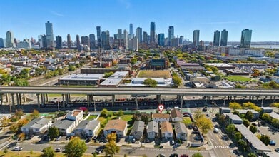 Building Photo - 87 Merseles St