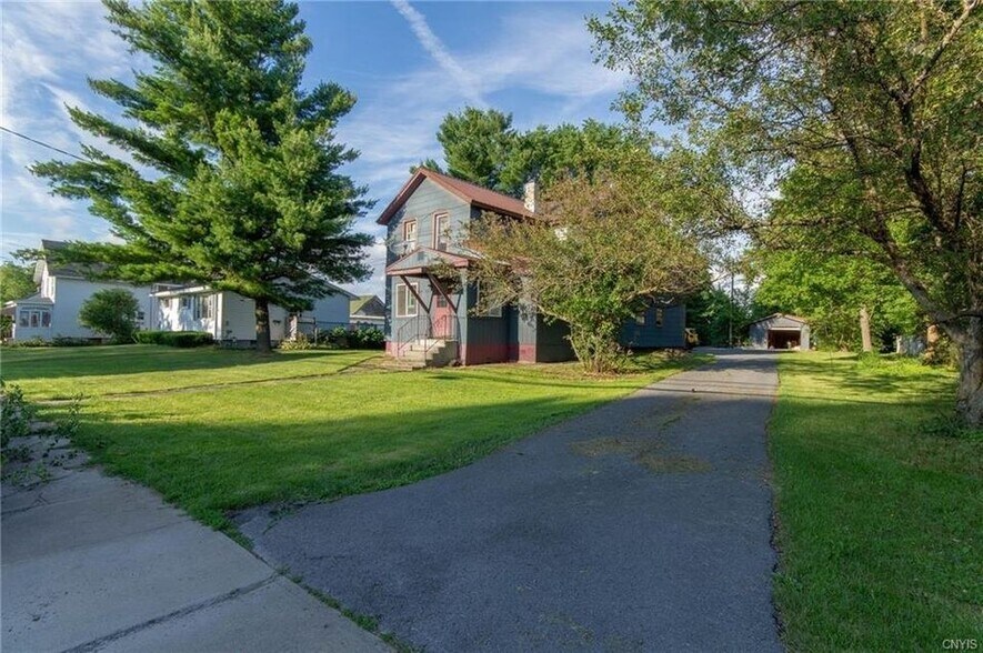 Side View - 820 Mill St