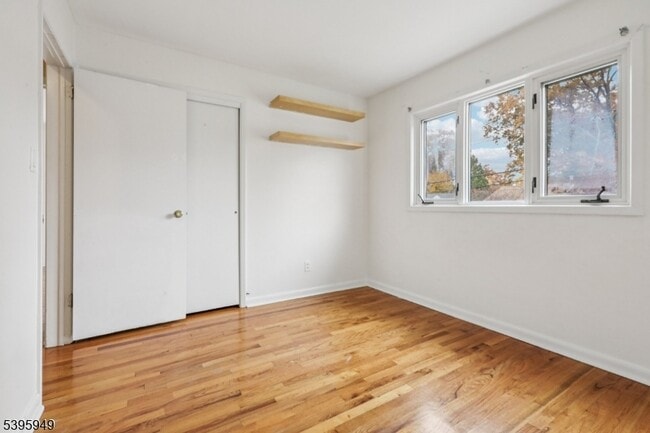 Building Photo - 145 Vivian Ave