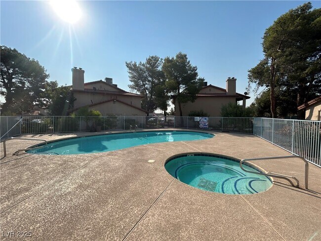 Building Photo - 725 Rock Springs Dr