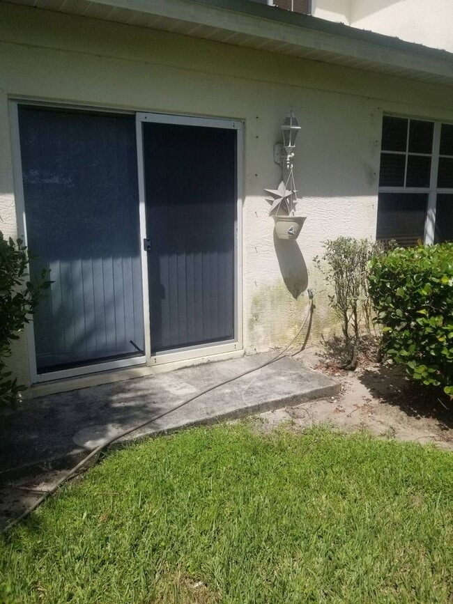 Building Photo - BACK ON THE MARKET!!! Grab this Spacious 4 Bedroom 2.5 Bath Townhouse