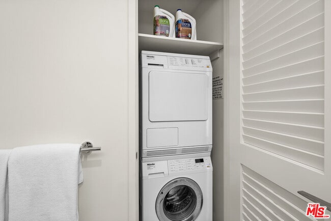 Building Photo - 877 Francisco St