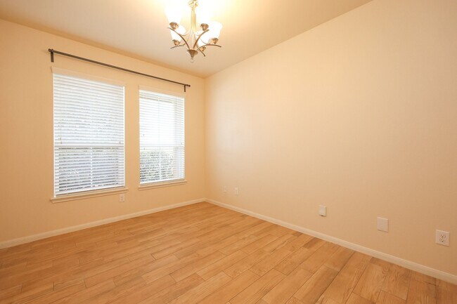 Building Photo - 4155 Falvel Cove Dr