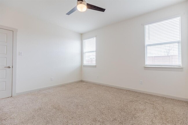 Building Photo - 305 Fairfax Ave