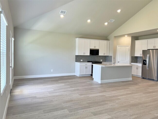 Building Photo - 678 Woodland Ave