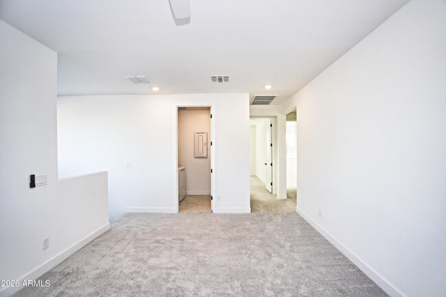 Building Photo - 745 W Sparrow Dr