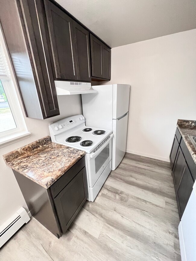 brand new stove, fridge, countertops and cabinets - 3303 Myers Ct