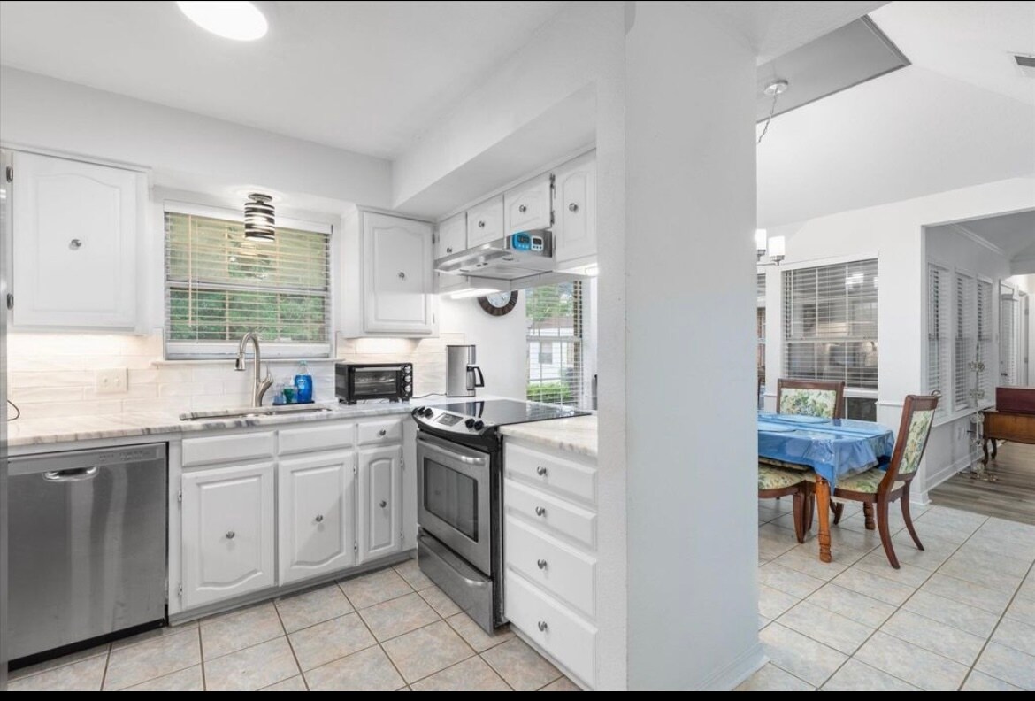 Building Photo - 1132 Kensington Ct