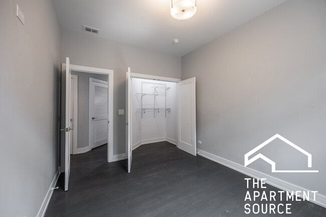 Building Photo - 3253 N Elston Ave