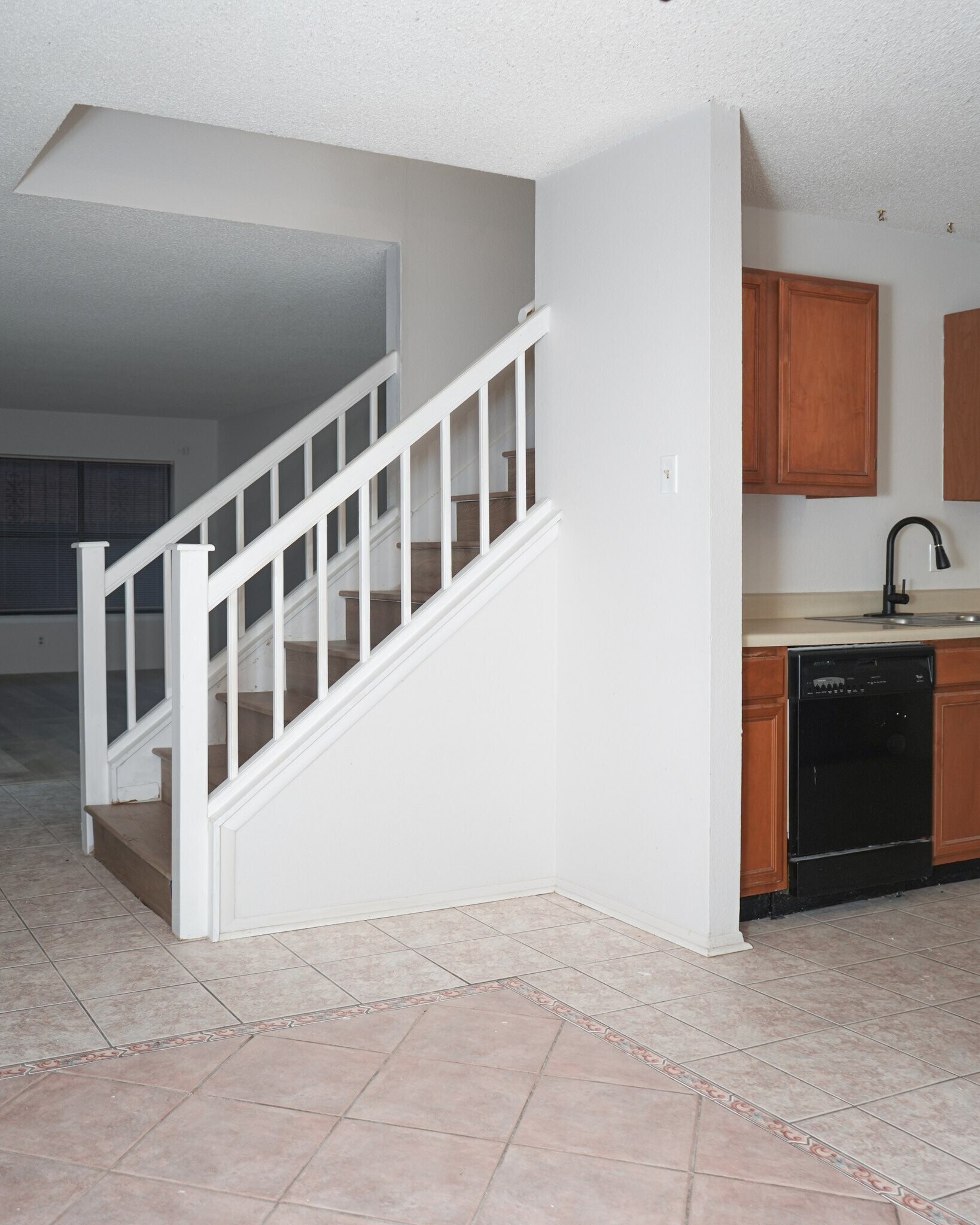 Building Photo - 8011 Sunshine Trail Dr