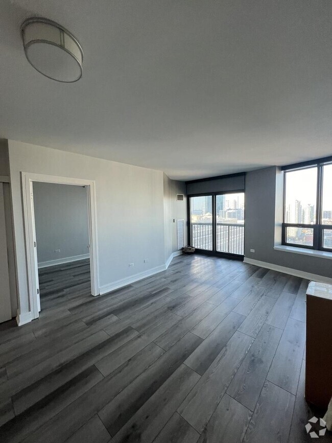 Building Photo - 1 bedroom in Chicago IL 60654