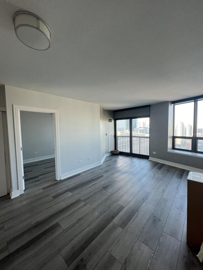 Primary Photo - 1 bedroom in Chicago IL 60654